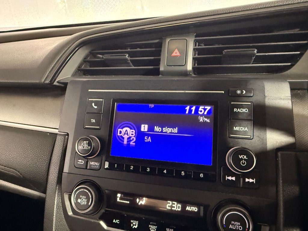 Used Honda Civic 2018 for sale - 76203500: Photo 36