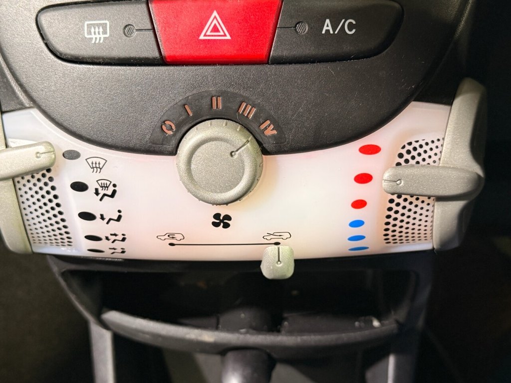 Used Toyota AYGO 2013 for sale - 77199832: Photo 24