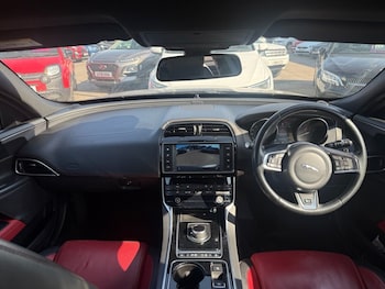 Used Jaguar XE 2016 for sale - 79493745: Photo