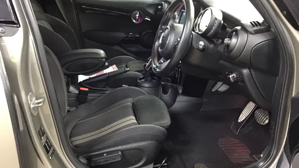 Used MINI Hatch 2019 for sale - 77920480: Photo 2