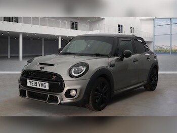 Used MINI Hatch 2019 for sale - 77920480: Photo