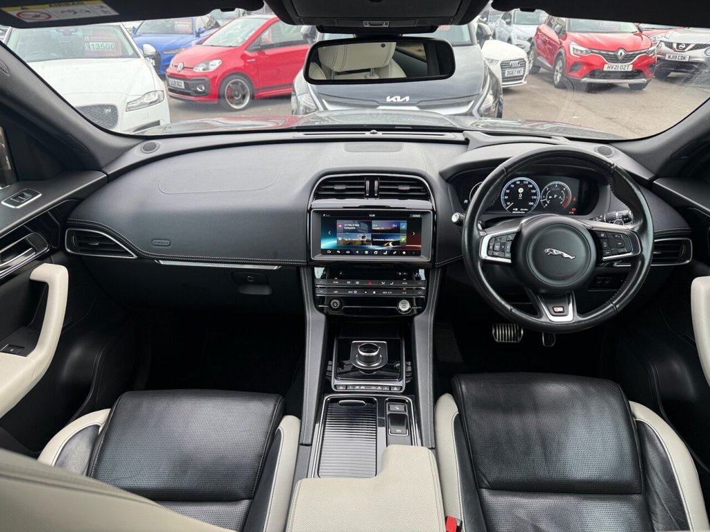 Used Jaguar F-Pace 2017 for sale - 76527227: Photo 2