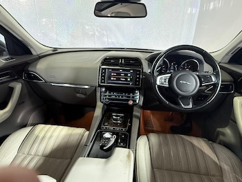 Used Jaguar F-Pace 2018 for sale - 75831035: Photo