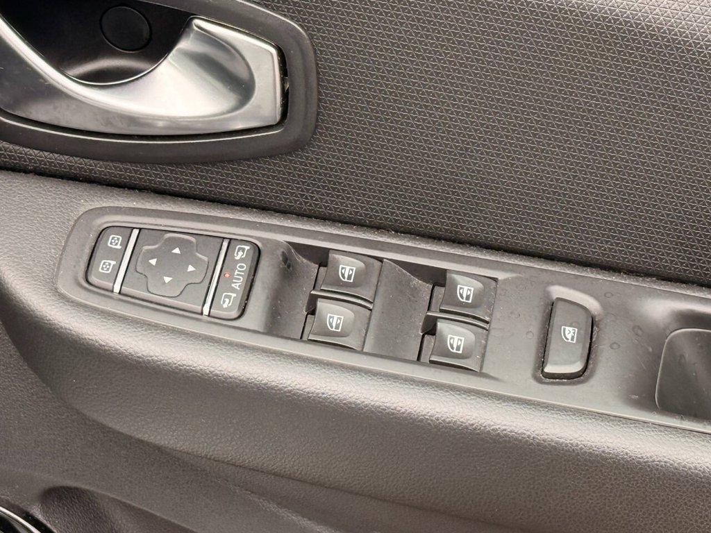 Used Renault Clio 2018 for sale - 77302021: Photo 40