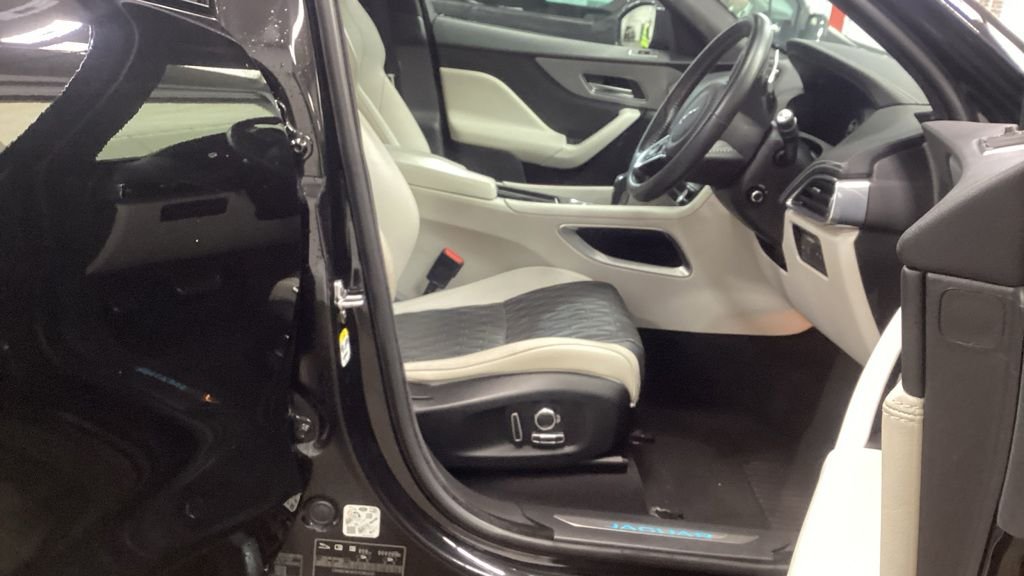 Used Jaguar F-Pace 2020 for sale - 76406618: Photo 2