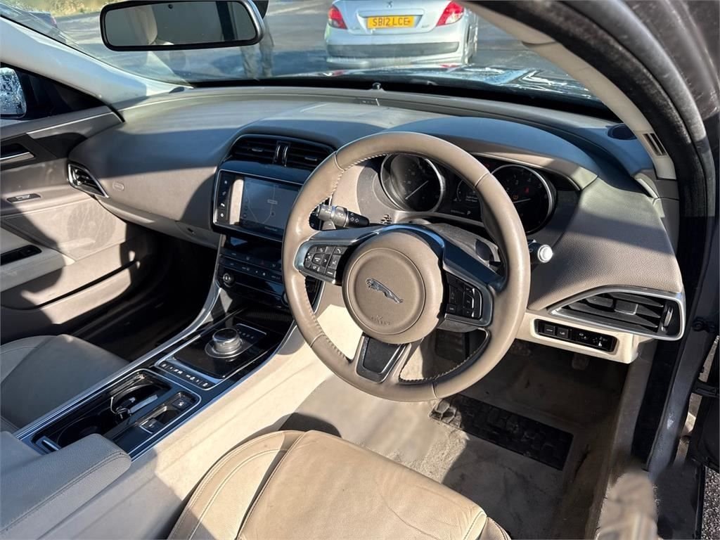 Used Jaguar XE 2017 for sale - 78212483: Photo 2