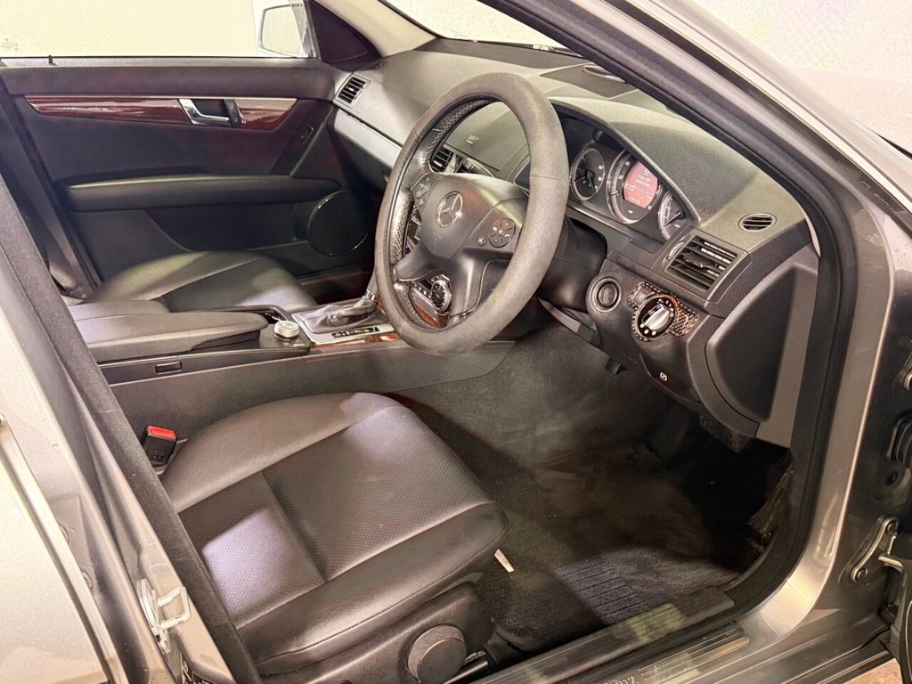 Used Mercedes-Benz C Class 2009 for sale - 77153814: Photo 2
