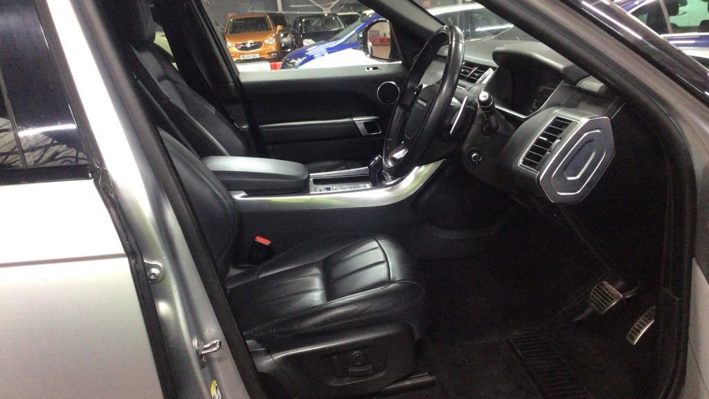 Used Land Rover Range Rover Sport 2018 for sale - 76356733: Photo 2