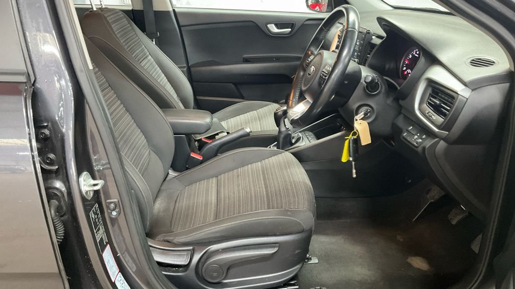 Used Kia Stonic 2018 for sale - 77905236: Photo 12