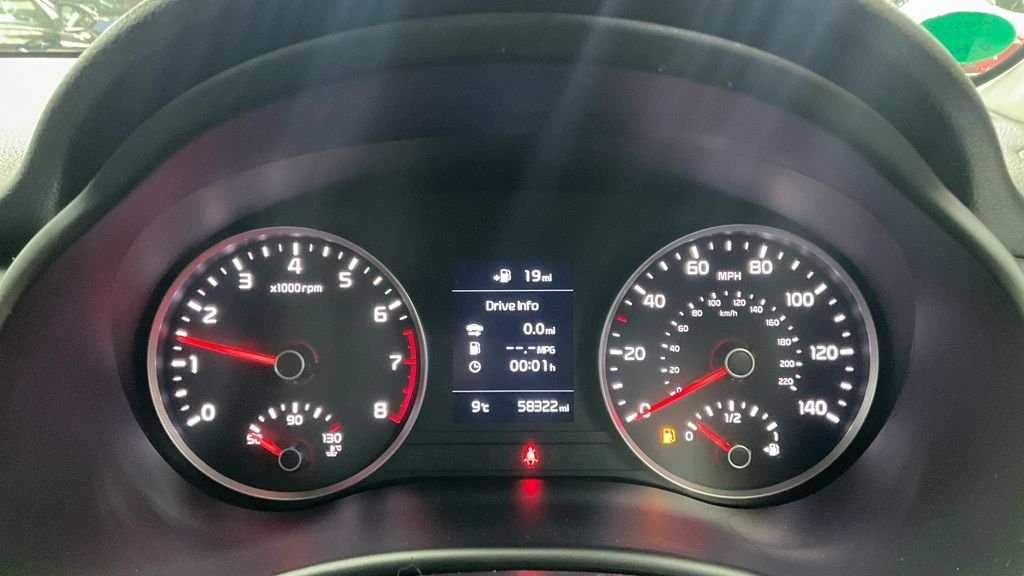 Used Kia Stonic 2018 for sale - 77905236: Photo 14