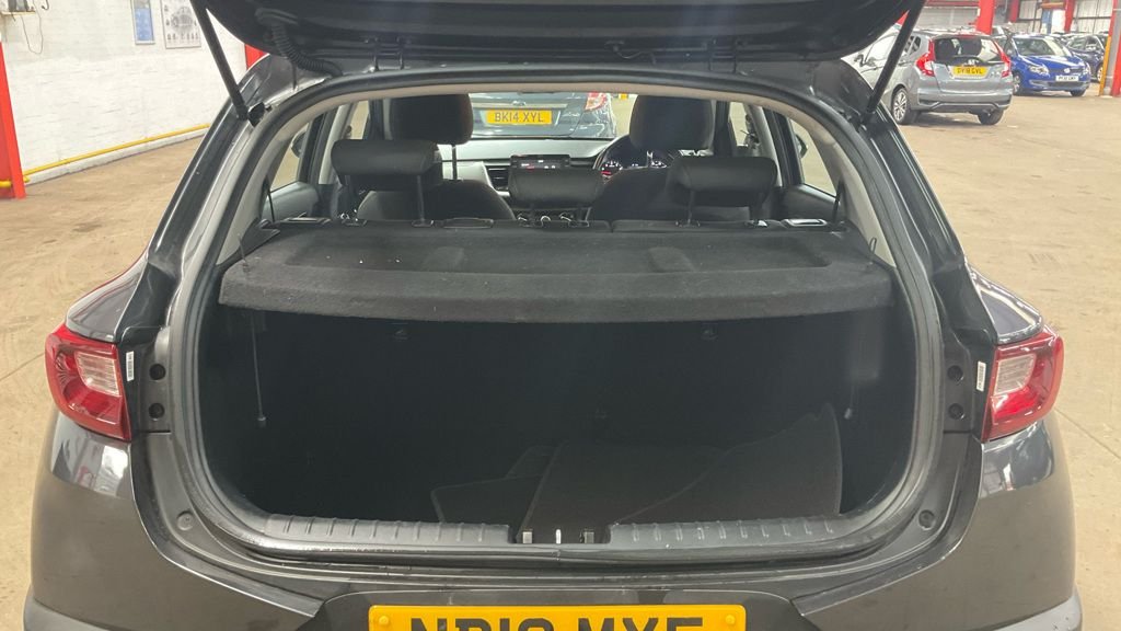 Used Kia Stonic 2018 for sale - 77905236: Photo 9