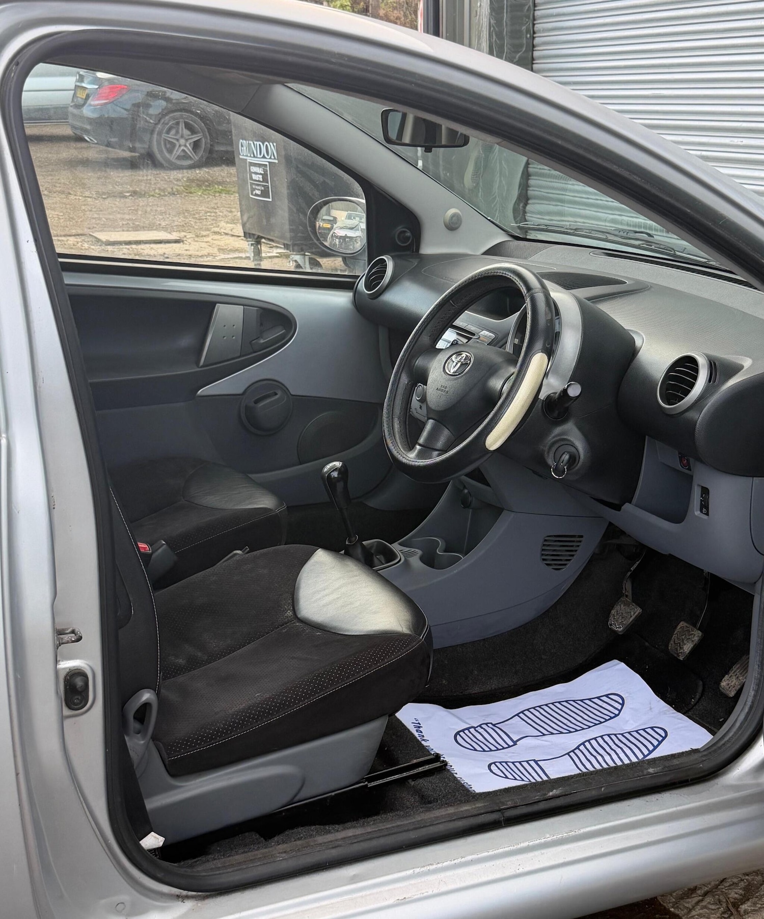 Used Toyota AYGO 2011 for sale - 77382107: Photo 20