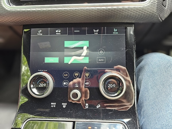 Used Land Rover Range Rover Velar 2019 for sale - 74601832: Photo 32