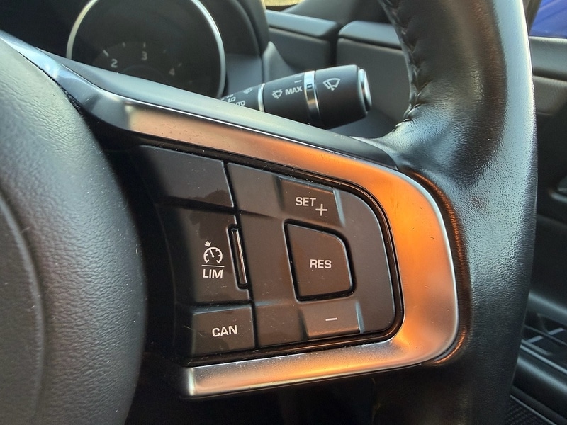 Used Jaguar XE 2017 for sale - 76941691: Photo 26