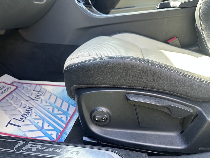 Used Jaguar XE 2016 for sale - 76034729: Photo 29