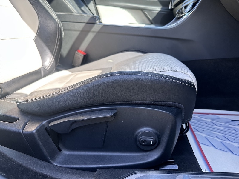 Used Jaguar XE 2016 for sale - 76034729: Photo 30