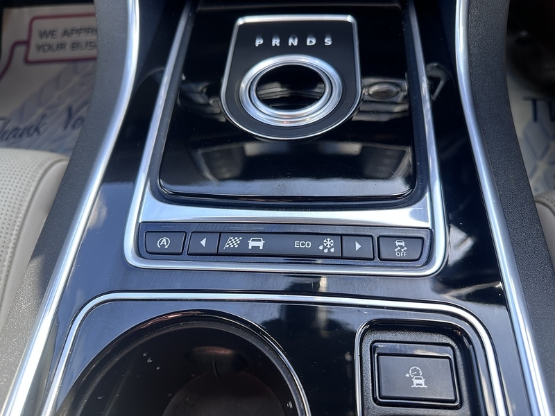 Used Jaguar XE 2016 for sale - 76034729: Photo 33