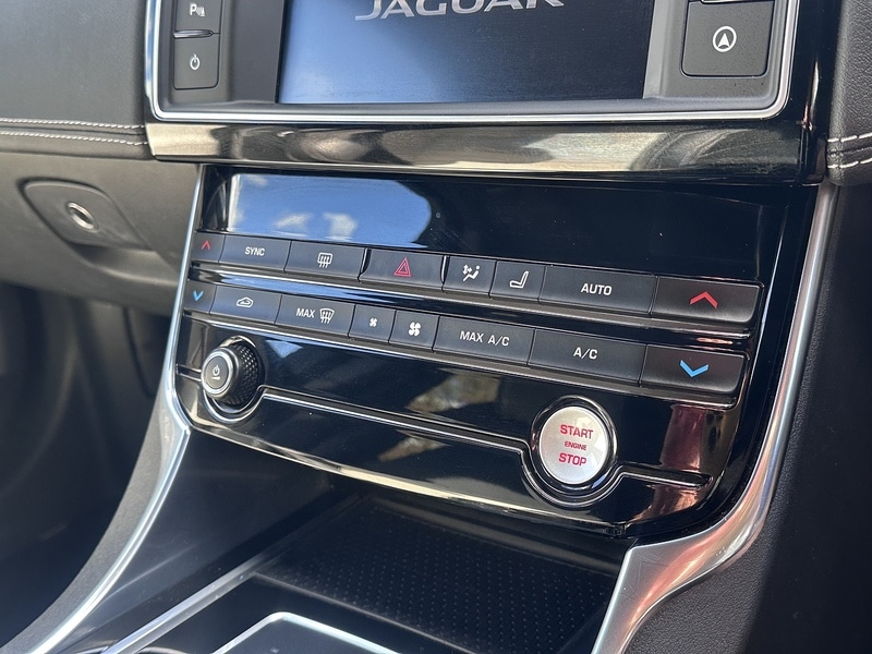 Used Jaguar XE 2016 for sale - 76034729: Photo 34