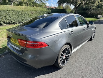 Used Jaguar XE 2016 for sale - 76034729: Photo 3
