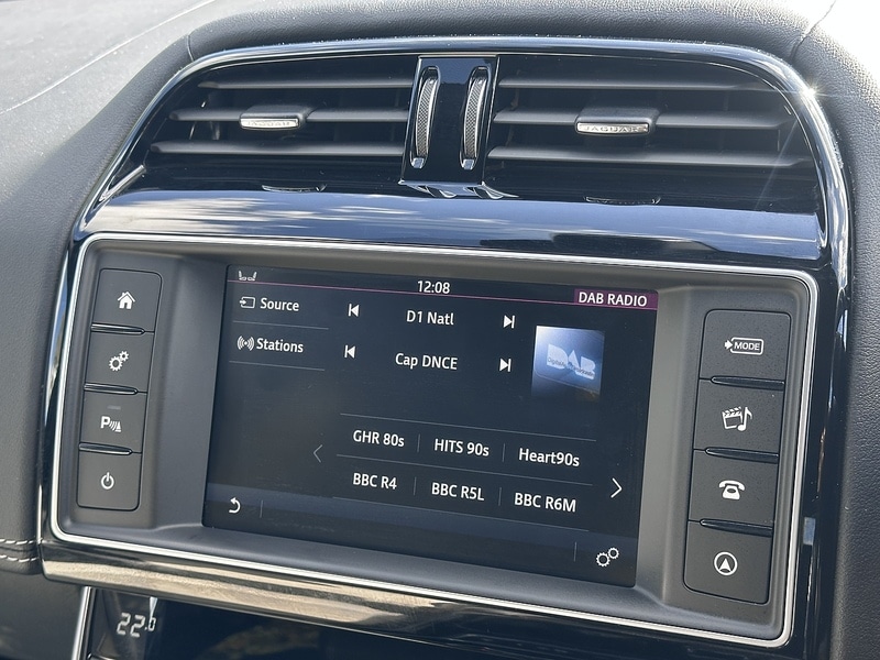 Used Jaguar XE 2016 for sale - 76034729: Photo 41