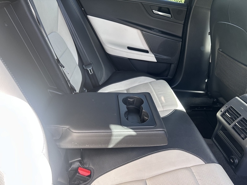 Used Jaguar XE 2016 for sale - 76034729: Photo 52