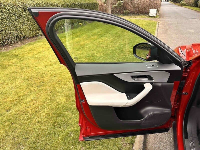 Used Jaguar F-Pace 2016 for sale - 77452602: Photo 27