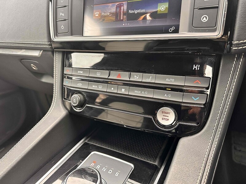 Used Jaguar F-Pace 2016 for sale - 77452602: Photo 37