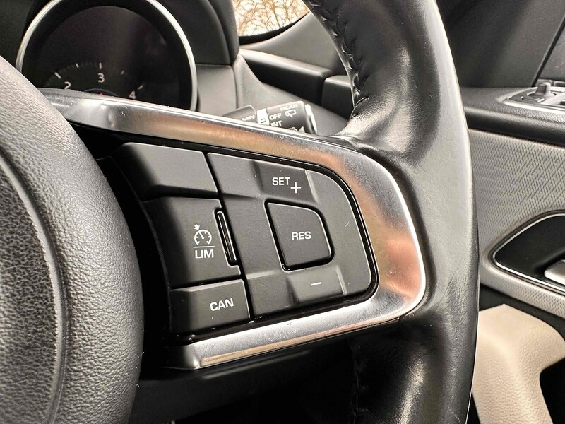 Used Jaguar F-Pace 2016 for sale - 77452602: Photo 48