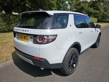 Used Land Rover Discovery Sport 2018 for sale - 79435604: Photo