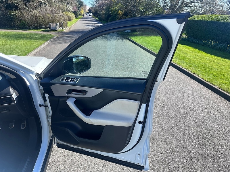 Used Jaguar F-Pace 2019 for sale - 77932635: Photo 27