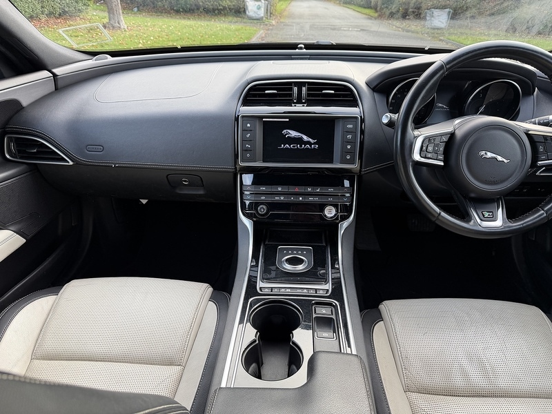 Used Jaguar XE 2016 for sale - 76520840: Photo 15