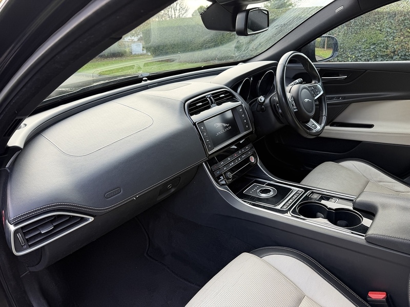 Used Jaguar XE 2016 for sale - 76520840: Photo 17