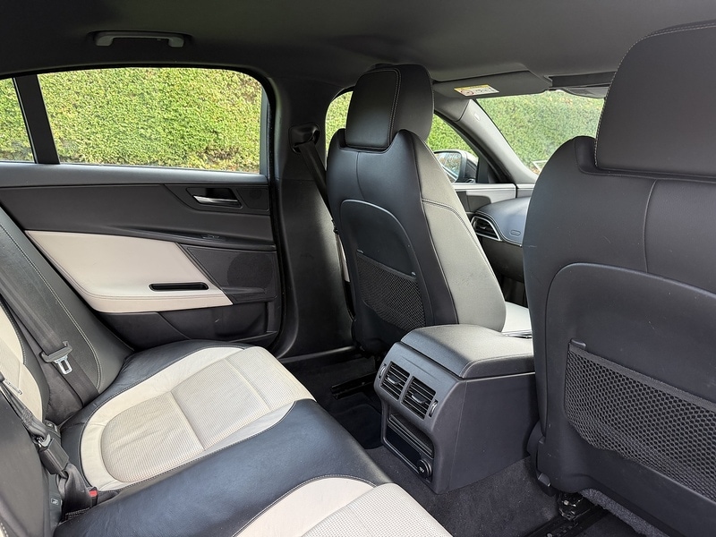 Used Jaguar XE 2016 for sale - 76520840: Photo 22