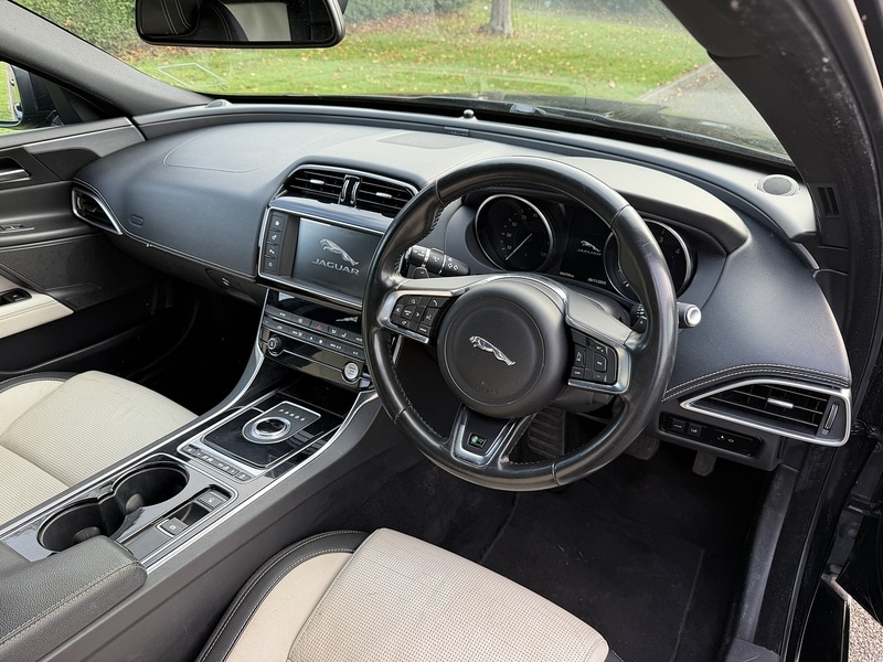 Used Jaguar XE 2016 for sale - 76520840: Photo 23