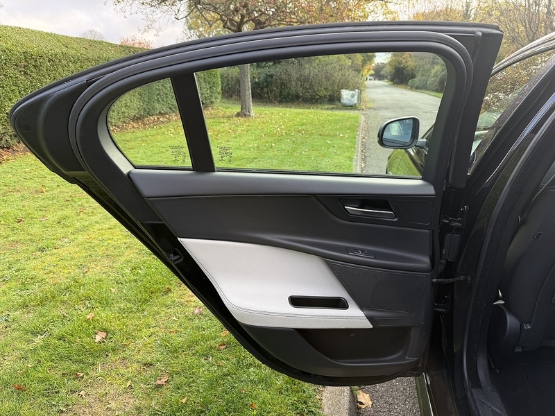 Used Jaguar XE 2016 for sale - 76520840: Photo 26