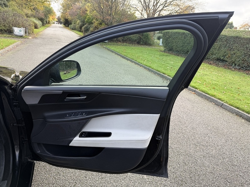 Used Jaguar XE 2016 for sale - 76520840: Photo 28