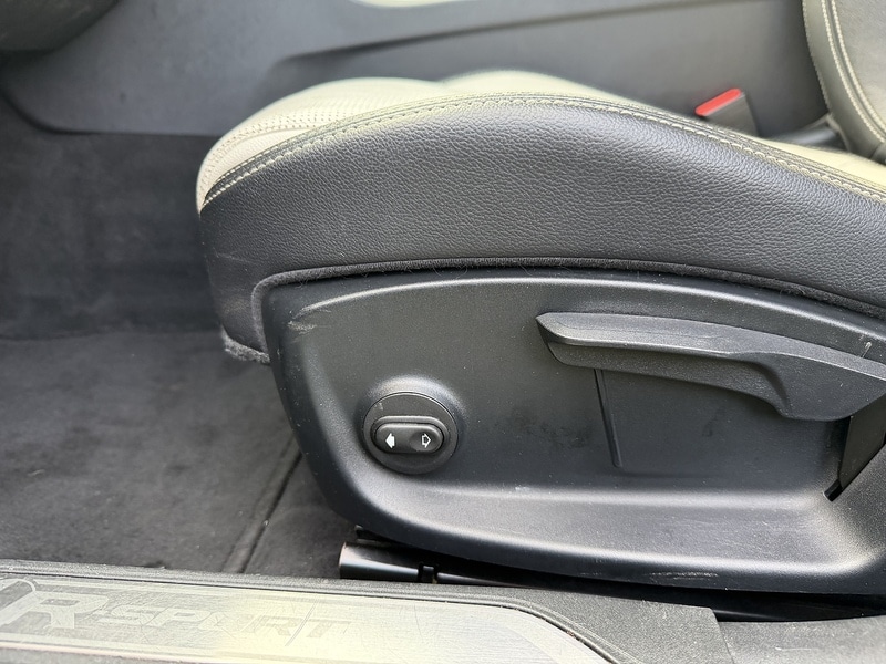 Used Jaguar XE 2016 for sale - 76520840: Photo 33