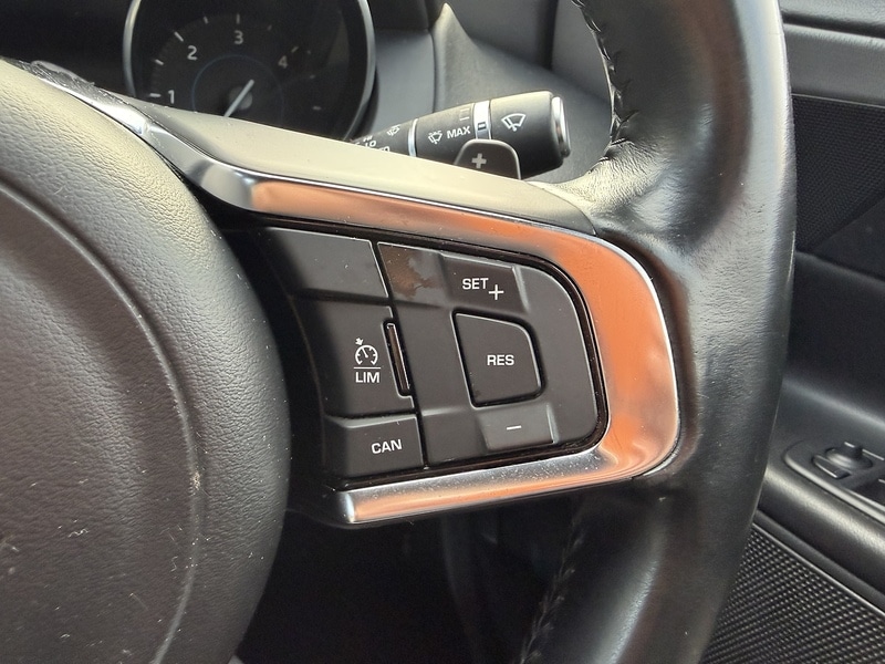 Used Jaguar XE 2016 for sale - 76520840: Photo 36