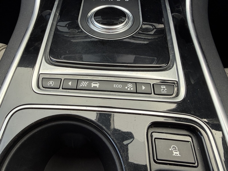 Used Jaguar XE 2016 for sale - 76520840: Photo 40