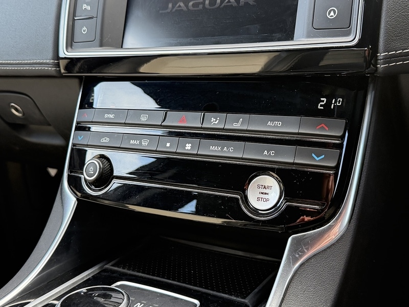 Used Jaguar XE 2016 for sale - 76520840: Photo 47