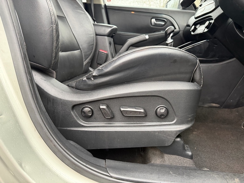 Used Kia Carens 2018 for sale - 77399917: Photo 25