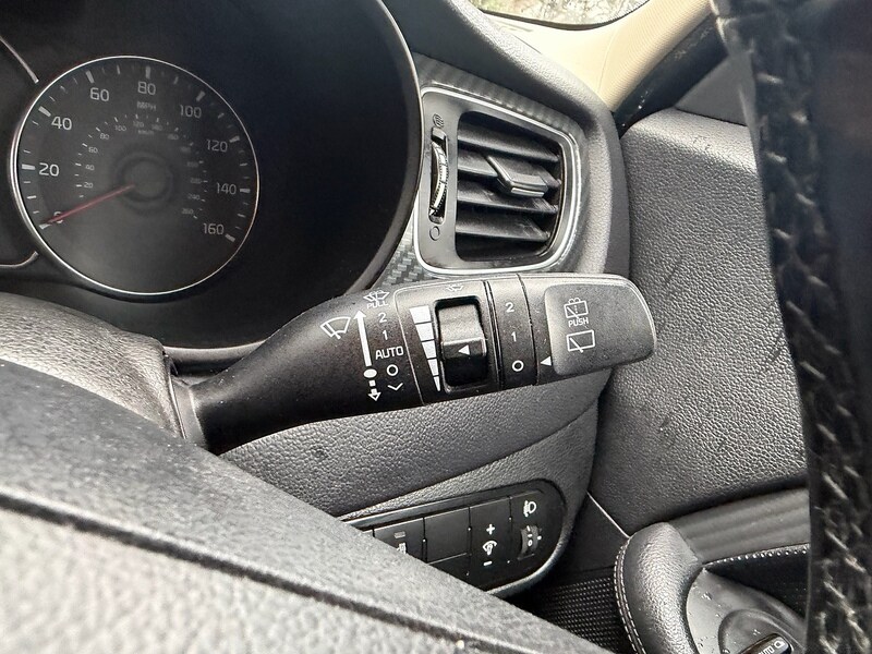 Used Kia Carens 2018 for sale - 77399917: Photo 32