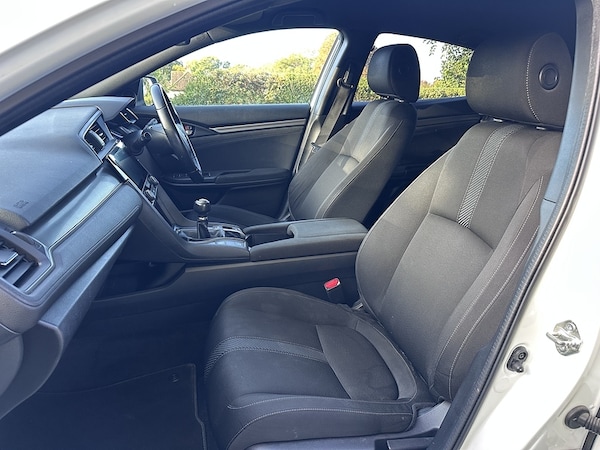 Used Honda Civic 2017 for sale - 76171098: Photo 18