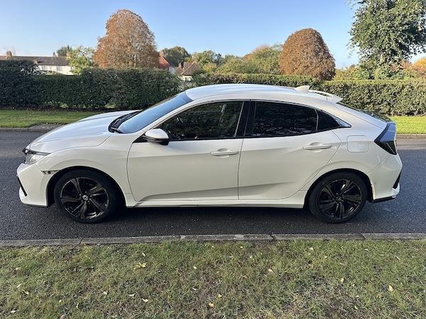 Used Honda Civic 2017 for sale - 76171098: Photo 9