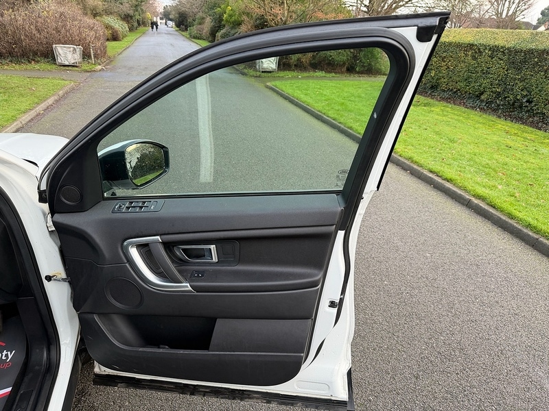 Used Land Rover Discovery Sport 2018 for sale - 77044532: Photo 32