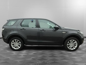 Used Land Rover Discovery Sport 2017 for sale - 75676232: Photo