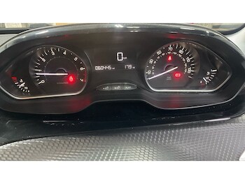 Used Peugeot 2008 2018 for sale - 75462401: Photo