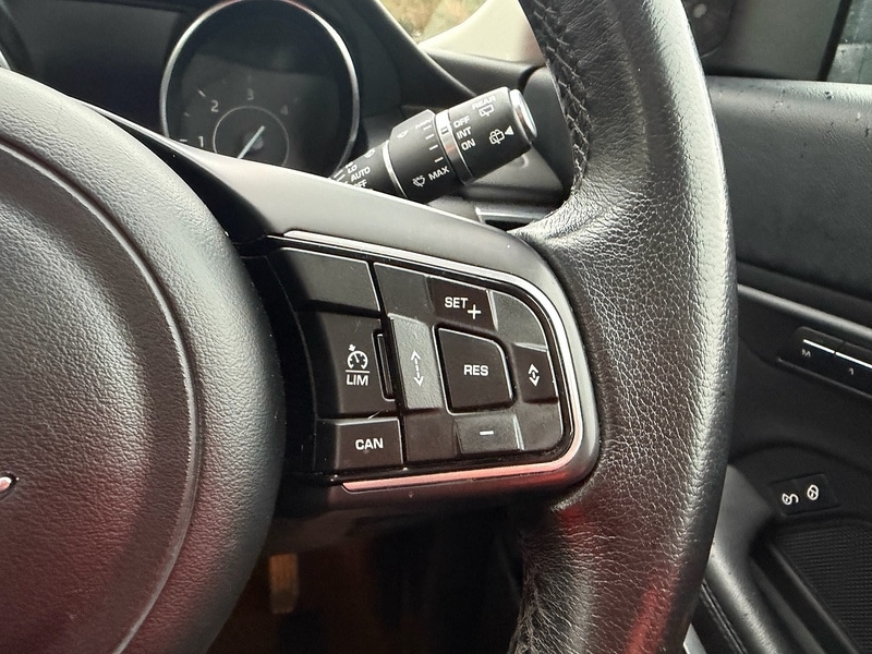 Used Jaguar E-Pace 2018 for sale - 77399913: Photo 34