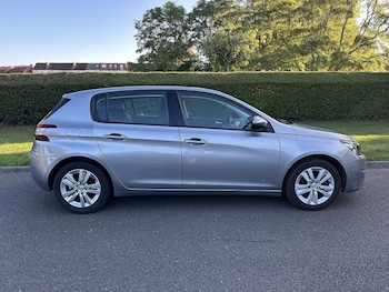 Used Peugeot 308 2017 for sale - 76034923: Photo 2