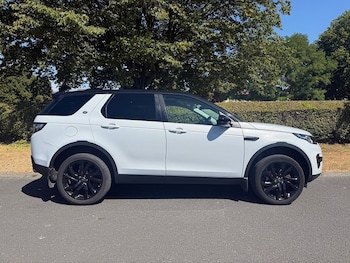 Used Land Rover Discovery Sport 2017 for sale - 79511381: Photo